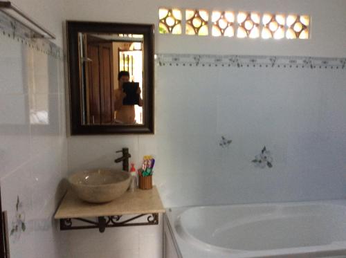Ένα μπάνιο στο Quoc Phuong Riverside Homestay