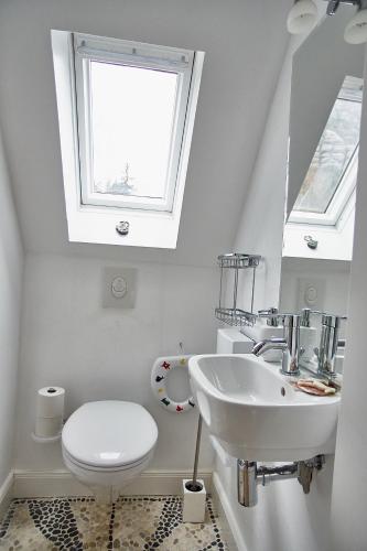 a bathroom with a sink and a toilet and a window at Holzwerk Oybin in Kurort Oybin