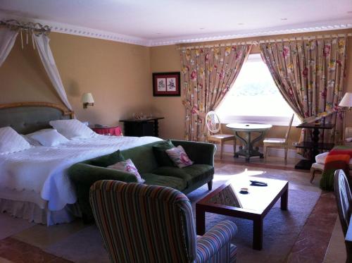 Postel nebo postele na pokoji v ubytování Hotel Valdepalacios Gourmand 5* GL