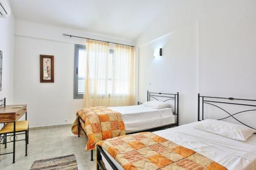 Ένα ή περισσότερα κρεβάτια σε δωμάτιο στο Villa Sophia Latchi