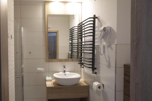 a bathroom with a sink and a mirror at Stacja 605 in Karpacz