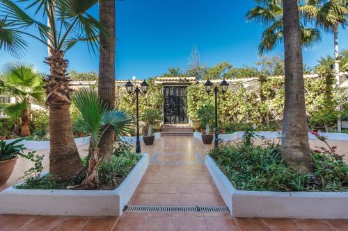 a garden with palm trees and a gate at Finca Santa Maria in Callao Salvaje