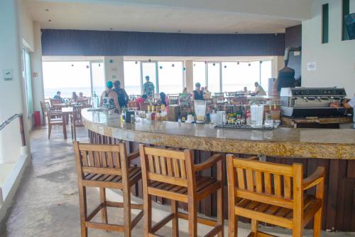 a bar in a restaurant with people sitting at tables at BSEA Cancun Plaza Hotel in Cancún
