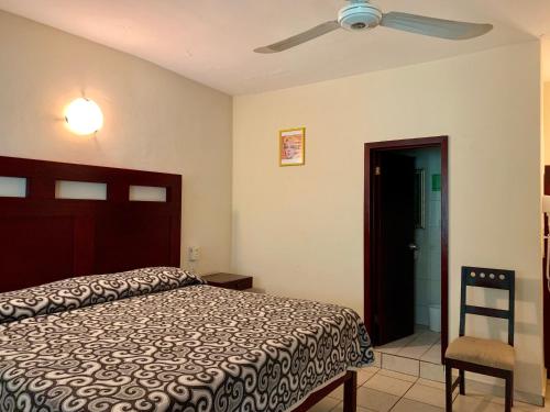 Postel nebo postele na pokoji v ubytování Hotel Cosmos