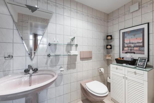 Koupelna v ubytování Art Deco Villa Mon Abri BnB