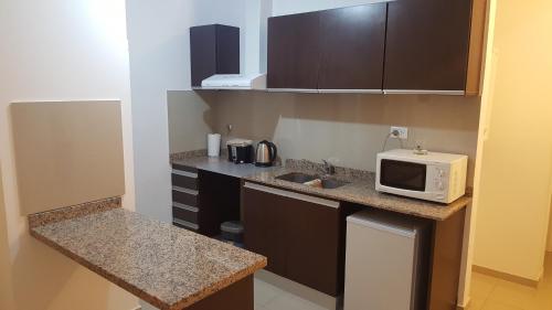 Una cocina o cocineta en Chivilrent