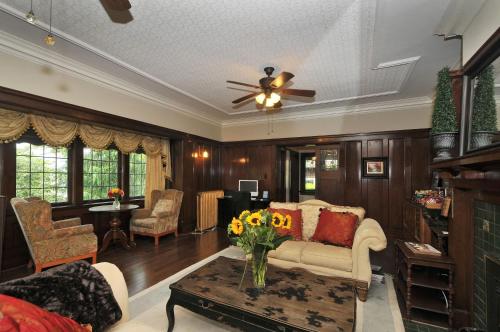 a living room with a couch and a ceiling fan at The Craigmyle Inn in Victoria