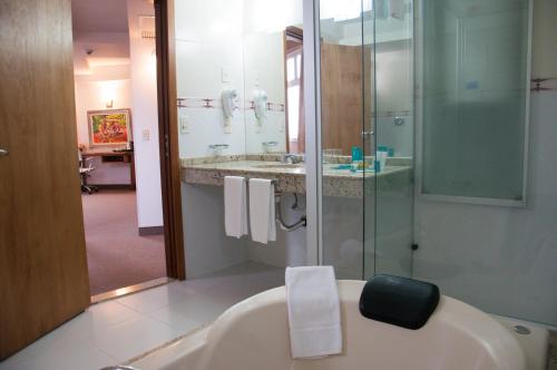 Koupelna v ubytování De la Trinidad Hotel