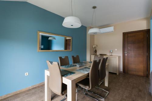 Uma TV ou centro de entretenimento em Keystone Apartments