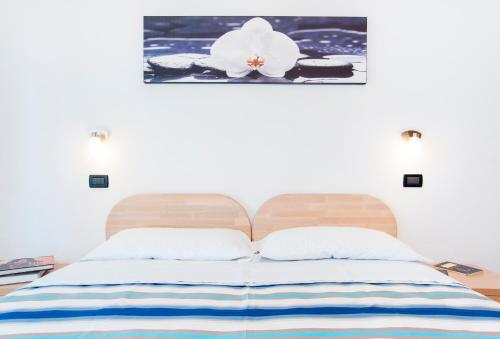 Un pat sau paturi într-o cameră la Residence Cigno