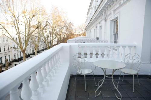 Beautiful one Bedroom apartment walking distance to Paddington and Hyde Park tesisinde bir balkon veya teras