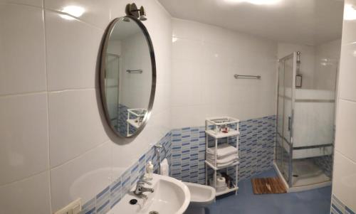 Koupelna v ubytování Apartamentos GO - Tordesillas House