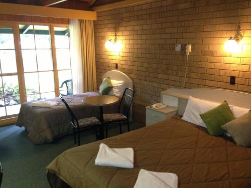 Ένα ή περισσότερα κρεβάτια σε δωμάτιο στο High Country Motor Inn Bright
