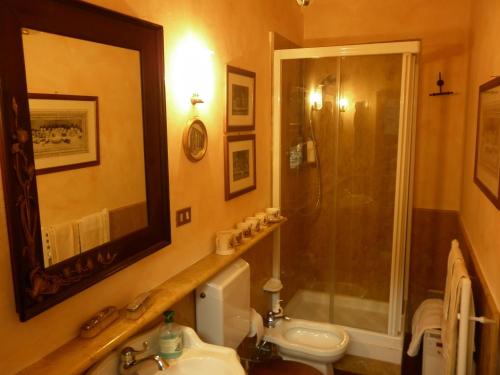 Koupelna v ubytování Palazzetto Bentivoglio