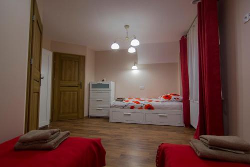 Ein Bett oder Betten in einem Zimmer der Unterkunft Bacówka na Zadzielu