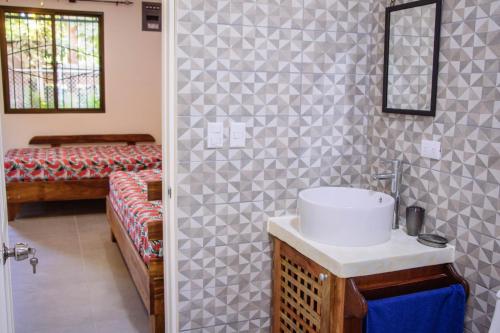 a bathroom with a sink and a mirror at Casa Nelly Apartamentos in Sámara