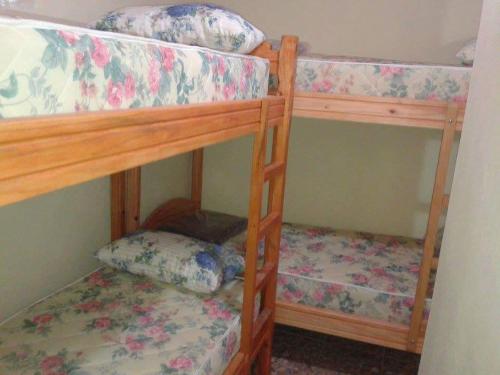 a couple of bunk beds in a room at Complejo Extremo in Mar de Ajó
