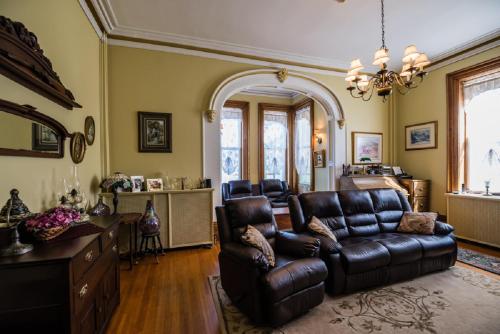 Hughson Hall Bed & Breakfast – Photos 5