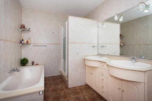 a bathroom with two sinks and a tub and a shower at CH Villa Jupiter La Marquesa in Rojales