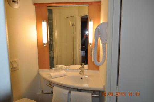 ibis Istres Triganceにあるバスルーム