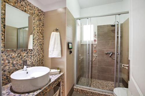 Un baño de Miland Suites