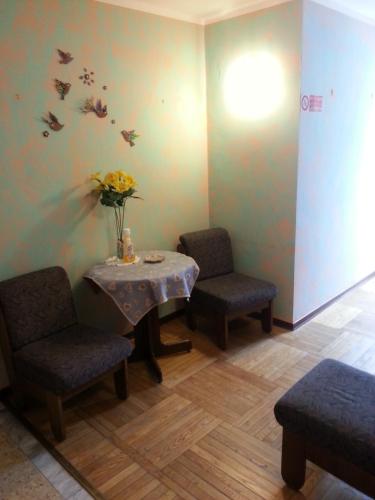 a waiting room with a table and chairs and flowers at Chalet Monte Nebius in Vinadio
