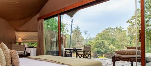 Posezení v ubytování Banjaar Tola Kanha National Park - A Taj Safari Lodge