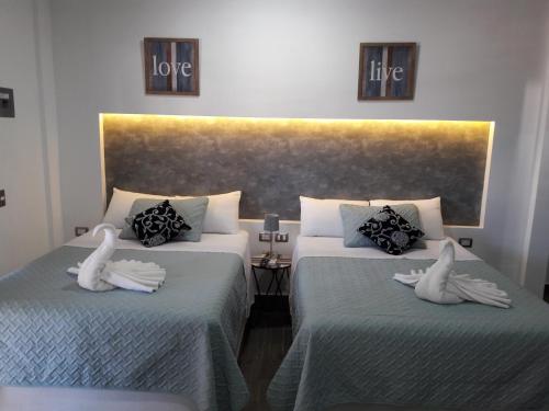 Un pat sau paturi într-o cameră la Hotel Maria Maria