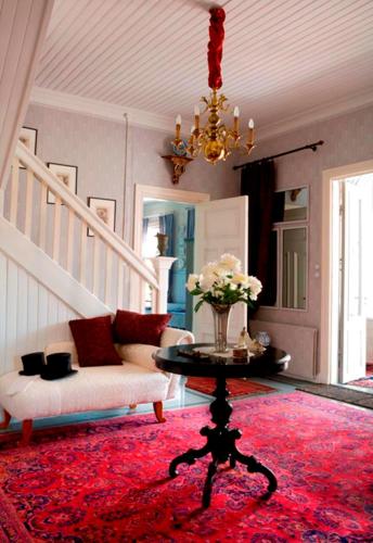 a living room with a couch and a table at Hotel Töyrylä Manor in Artjärvi