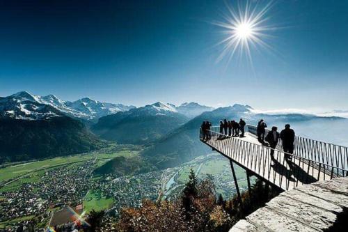 a group of people standing on top of a viewing deck at Chalet-Gafri - BnB - Frühstückspension und Gastfreundschaft in Wilderswil