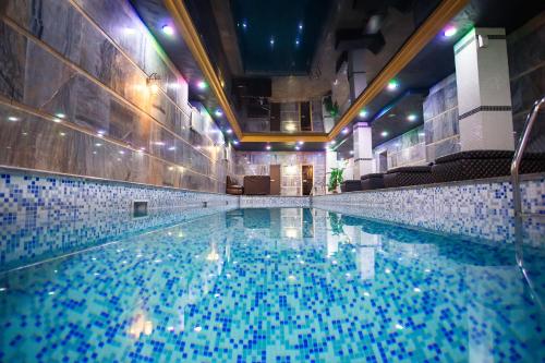 
The swimming pool at or near Almaty Grand Erbil Hotel
