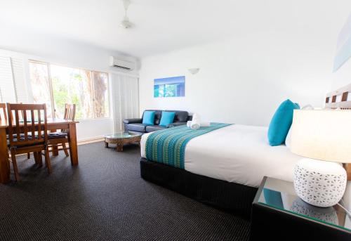 מיטה או מיטות בחדר ב-Sonia's At Ramada Resort Free Wifi & Netflix
