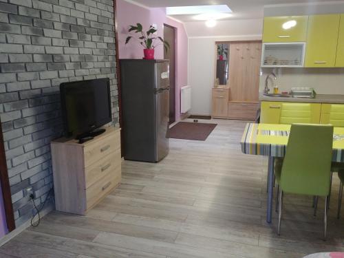 Una cocina o zona de cocina en Michałowice Noclegi u Anety