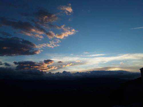 a view of a cloudy sky at sunset at Locazione Turistica Arcobaleno "Appartamento Superior" in Roccavivara