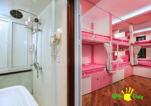 Phòng tắm tại Hanoi High Five hostel