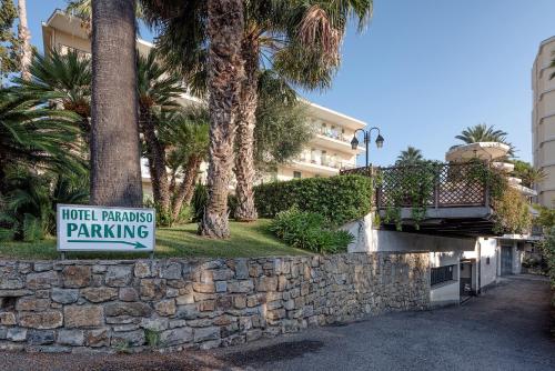 Certificado, premio, señal o documento que está expuesto en Hotel Paradiso