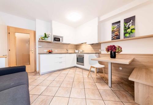 A kitchen or kitchenette at Pixner Apartments