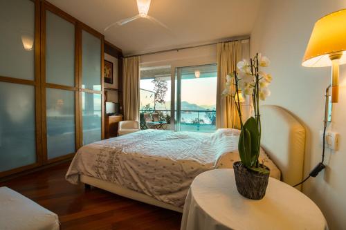 En eller flere senger på et rom på Sana Luxury Apartment