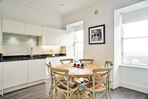 JOIVY Luxury Flats on George Street photo 40