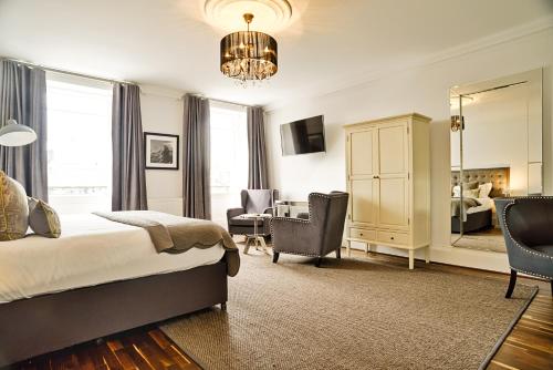 Imagen de la galería de ALTIDO Luxury 2 and 3 bed flats on Historic George Street, en Edimburgo