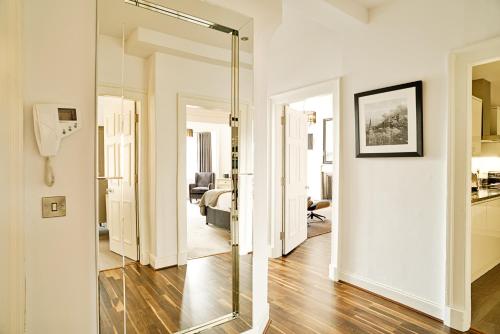 JOIVY Luxury Flats on George Street photo 76