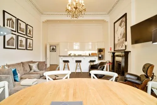JOIVY Luxury Flats on George Street photo 6