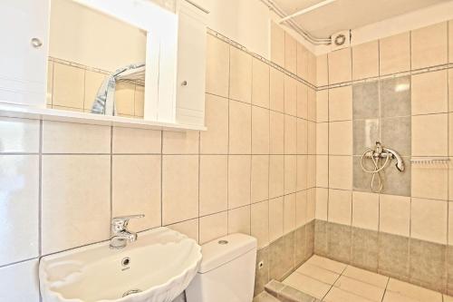 A bathroom at Angelina Studio