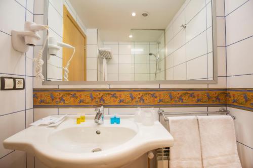 Ett badrum på Hotel Catalunya Ski