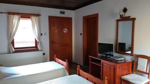 Cama o camas de una habitación en Shtastlivcite Family Hotel