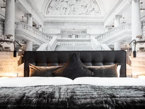 a bedroom with a large bed in a building at Boutique Hotel K7 in Bad Nauheim