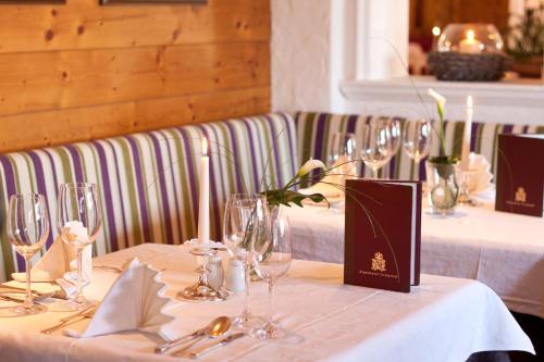 a table with wine glasses and napkins on it at Alpenhotel Tirolerhof in Fulpmes