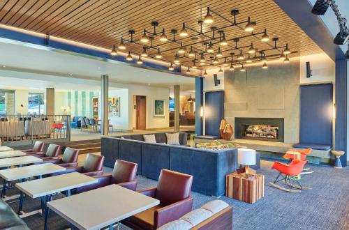 Posezení v ubytování Limelight Hotel Snowmass