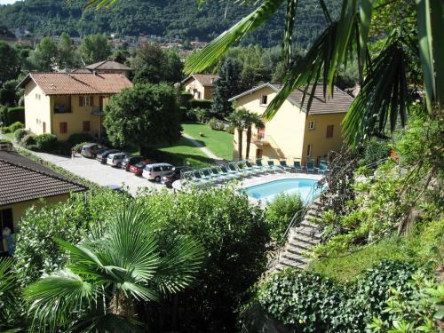 Blick auf die Villen vom Haus in der Unterkunft Appartamenti Ferrari Residence in Cannobio