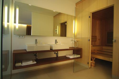 Kylpyhuone majoituspaikassa Hotel & Restaurant Christkindlwirt